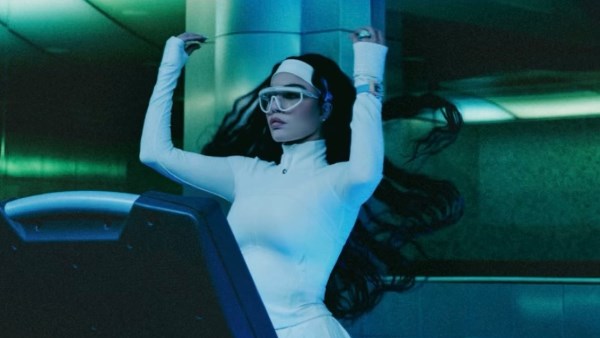 هيفاء وهبي تثير الجدل من صالة الألعاب الرياضية