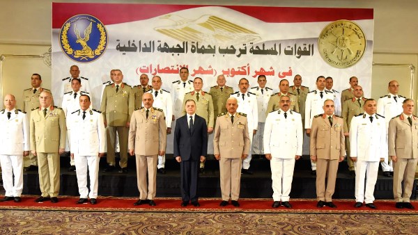 وزير الدفاع يستقبل وزير الداخلية ووفد من قيادات الشرطة بمناسبة الذكرى 52 لإنتصارات أكتوبر