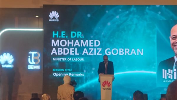 وزير العمل: الاعتماد على وظيفة ثابتة سيجعل الشخص محصورًا طوال حياته