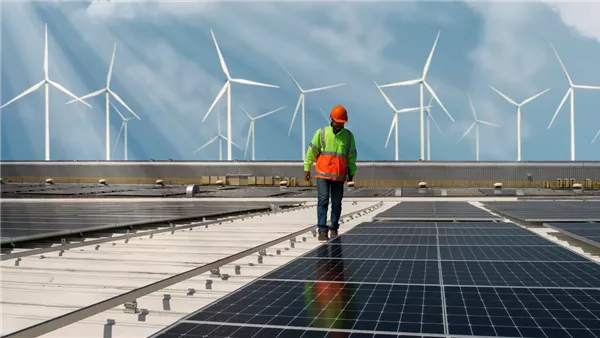 وزير الكهرباء يعلن تخصيص 42.3 ألف كيلومتر مربع لإنشاء محطات طاقة متجددة في مصر