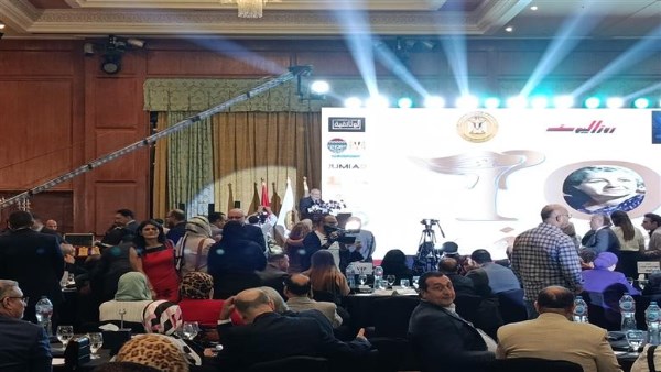 وزير قطاع الأعمال يؤكد: الصحافة ركيزة أساسية في تعزيز الوعي وبناء الدولة