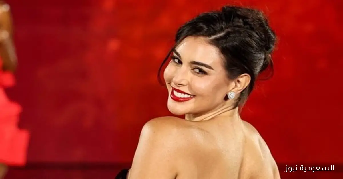 ياسمين صبري تتألق في أسبوع باريس للموضة وتجذب الأنظار