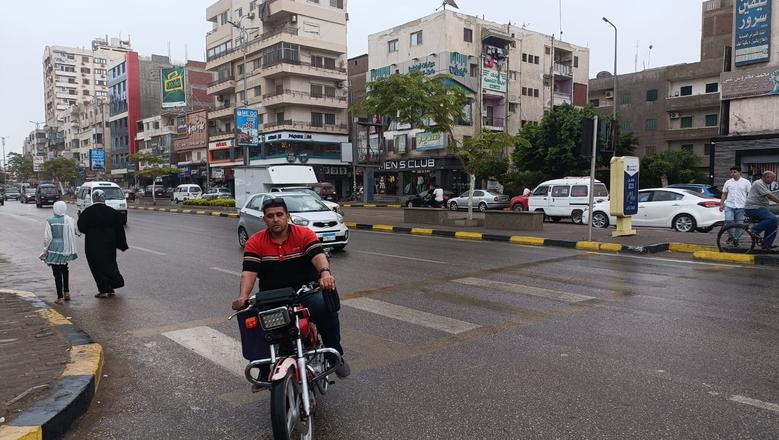 الأرصاد تعلن عن توقعات الطقس لليوم وغدًا، مع هطول أمطار واشتداد الرياح