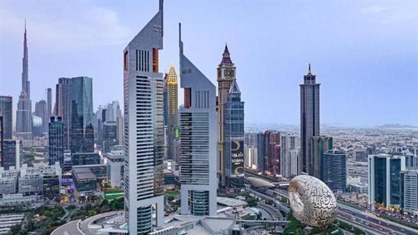 الإمارات تشهد طقسًا عاصفًا ورطبًا مع توقعات بأمطار في الظفرة اليوم