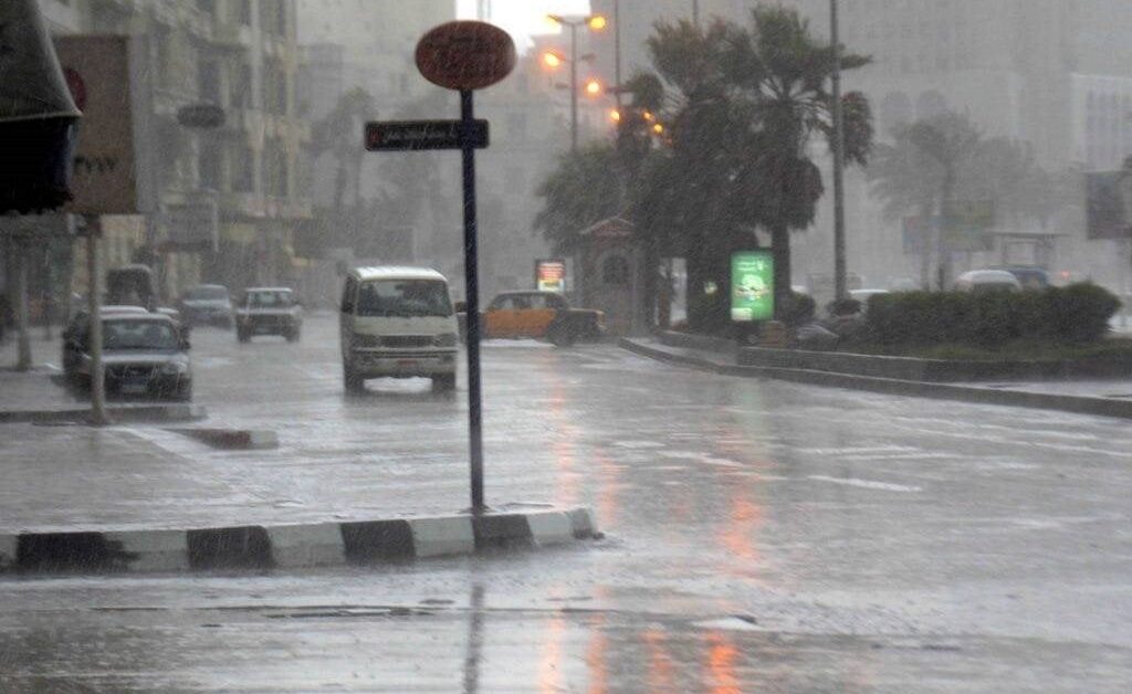 توقعات الطقس ليوم الخميس 13 نوفمبر 2025: منخفض جوي وأمطار رعدية متوقعة