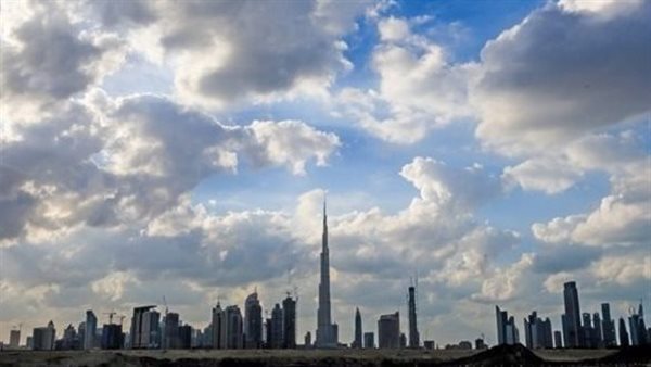 الطقس في الإمارات: توقعات بأجواء مغبرة وأمطار خفيفة على السواحل الغربية