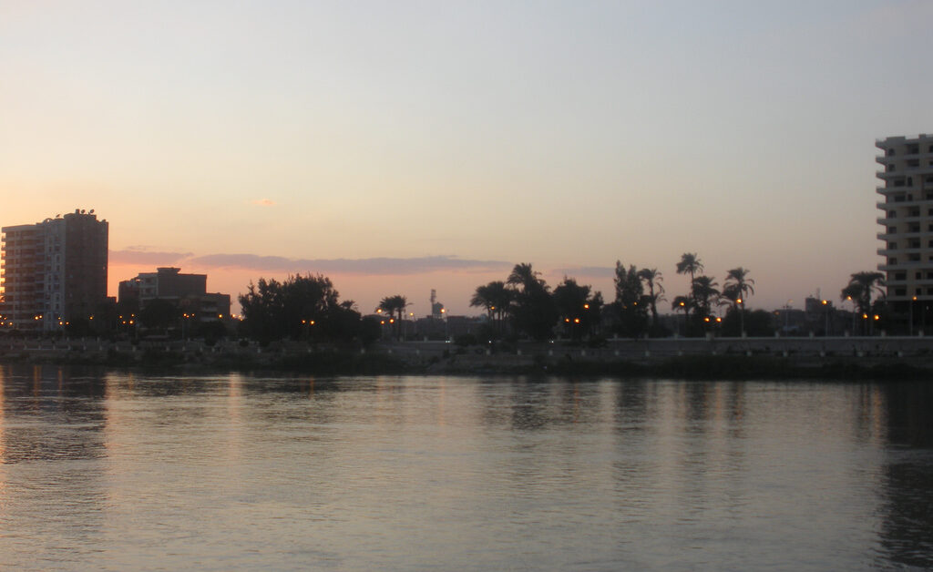 محافظ بني سويف يقوم بجولة تفقدية في عدد من مراكز الاقتراع