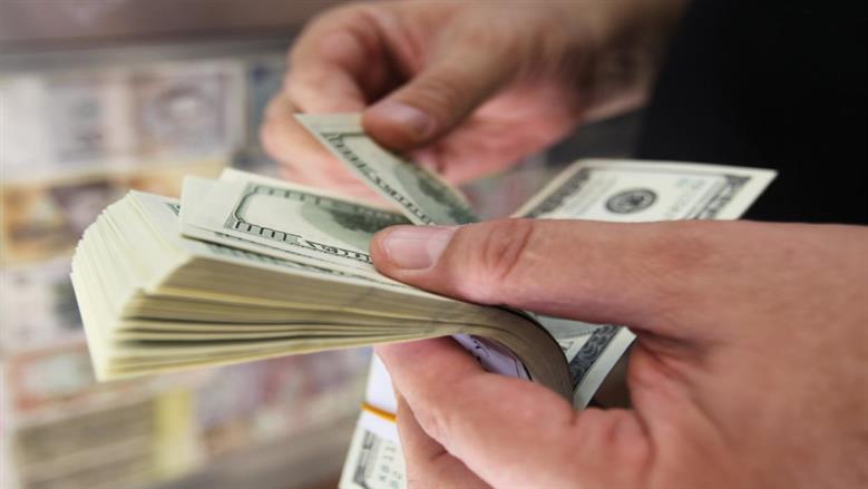تطور جديد في سعر الدولار خلال منتصف تعاملات اليوم