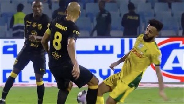 غياب بنزيما وطرد فابينيو يساهمان في تعادل مثير للاتحاد مع الخليج برباعية في الدوري السعودي