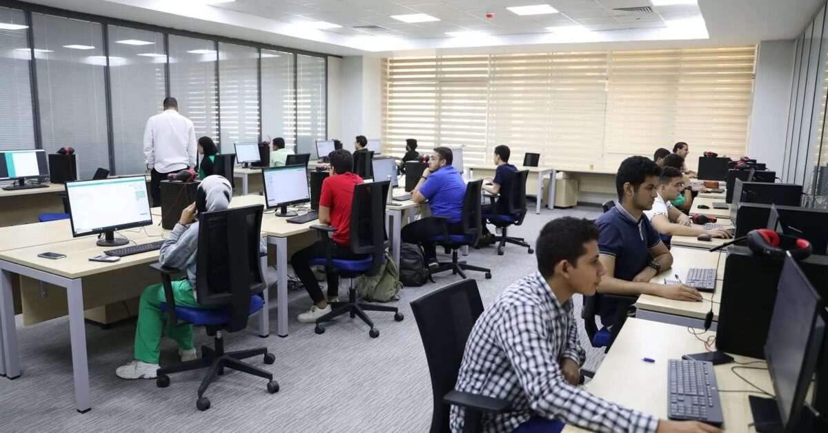 مناهج شهر نوفمبر 2025 للصف الأول الثانوي في جميع المواد