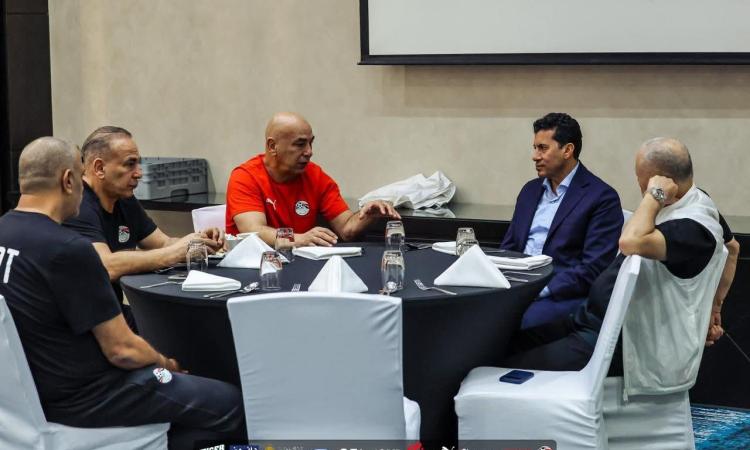 لقاء وزير الرياضة وأبو ريدة مع الجهاز الفني لمنتخب مصر خلال معسكر الإمارات
