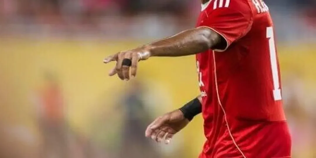 حسين الشحات يقترب من تجديد عقده مع الأهلي بعد الاتفاق على التفاصيل النهائية