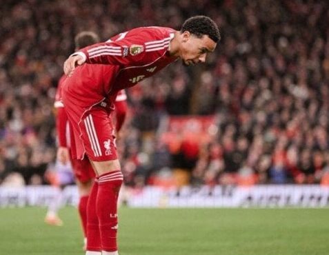 إيكيتيكي يقود ليفربول لفوز مثير على برايتون في الدوري الإنجليزي