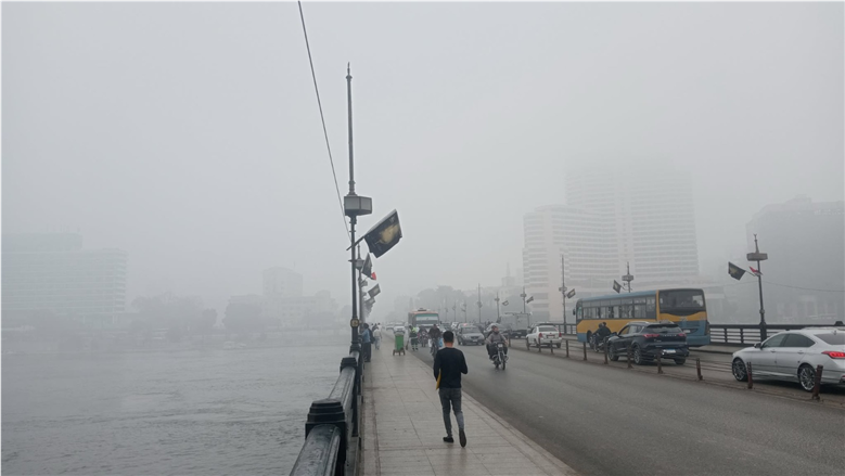 «الأرصاد» تنبه السائقين على الطرق السريعة من الشبورة: تستمر حتى الساعة العاشرة صباحاً