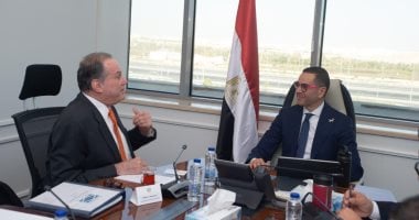 السعودية نيوز : 
                                            وزير الاستثمار والتجارة الخارجية يبحث مع وفد “بلومبرج جرين” الأمريكية إنشاء مركز إقليمي للأمن الغذائي وتوطين تكنولوجيا الحفظ الزراعي بمصر