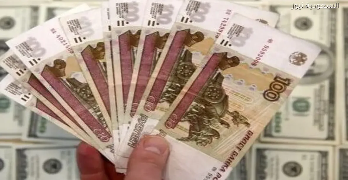 بلومبيرغ: قوة الروبل تتحول لعبء على روسيا وتؤثر سلبًا على اقتصادها