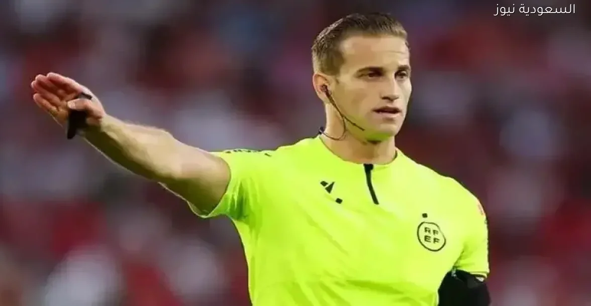 تعرف على حكم مباراة فياريال وبرشلونة اليوم في الدوري الإسباني