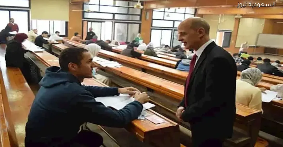 رئيس جامعة بني سويف يتفقد لجان امتحانات كليتي التجارة والصيدلة بالصور