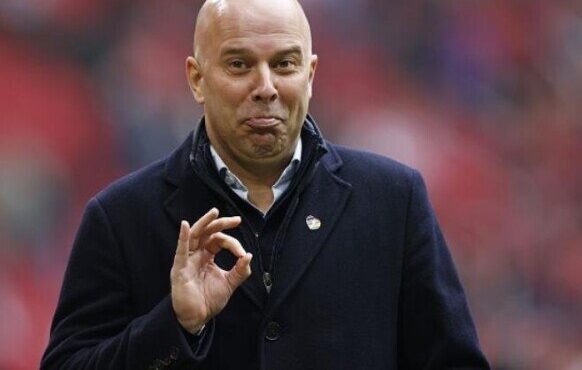 سلوت يوضح رأيه في أزمة محمد صلاح قبل مباراة برايتون