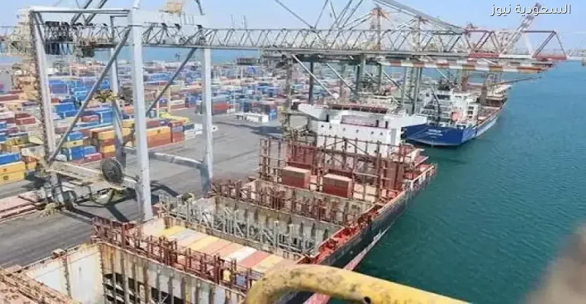 قرار سعودي يوقف الملاحة في ميناء عدن ومصدر حكومي يكشف التفاصيل
