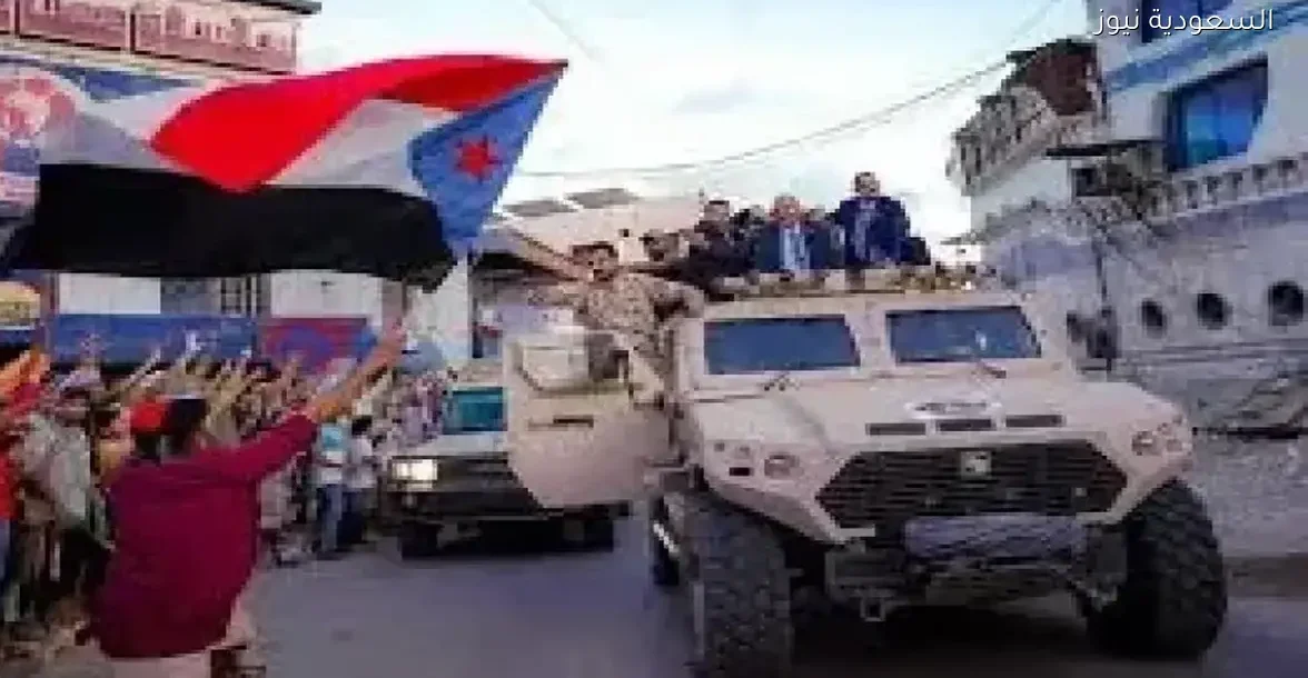 كاتب سعودي يكشف تفاصيل خروج الانتقالي من عدن وتمددهم إلى حضرموت