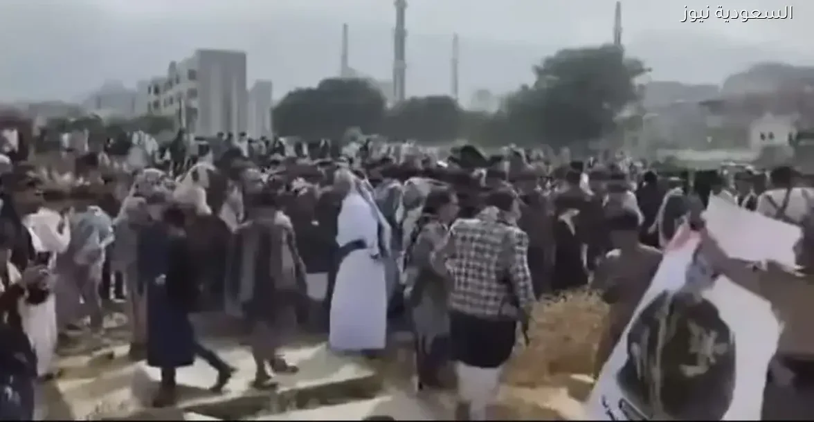 مئات المواطنين يشيعون قاتل مديرة صندوق النظافة في تعز وسط جدل واسع