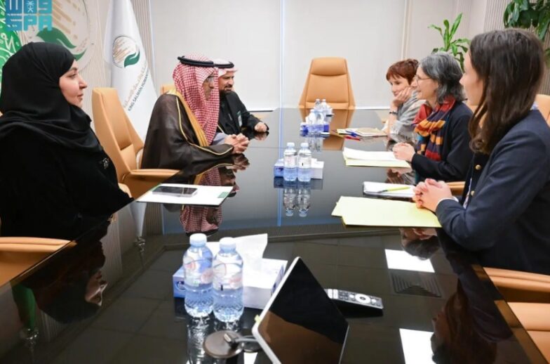 البيز وسفيرة فرنسا يناقشان قضايا الإغاثة الإنسانية في اليمن