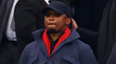 الكاف يمنع إيتو من حضور 4 مباريات ويغرمه 20 ألف دولار بسبب تجاوزاته