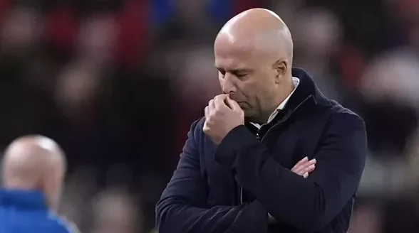 جاري نيفيل يهاجم مدرب ليفربول بعد تحقيق لقبين متتالين بقيمة 450 مليون إسترليني