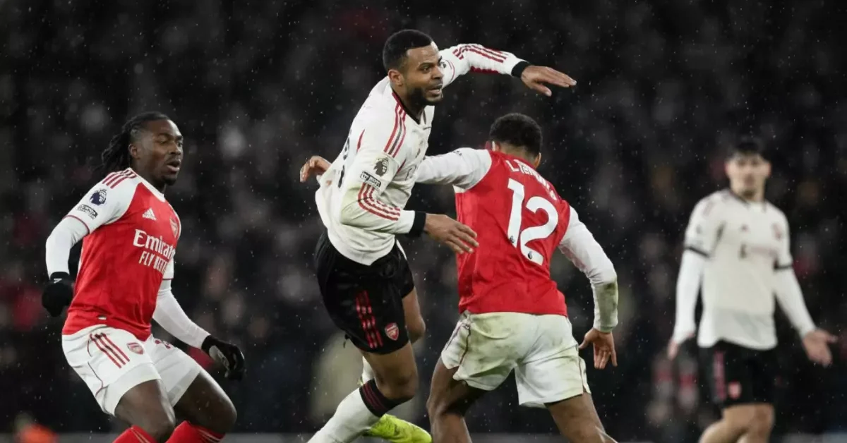 جاكبو يثير غضب جماهير ليفربول بعد أداء مخيب أمام آرسنال