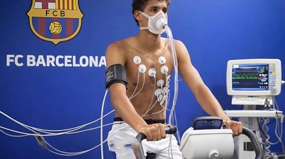 حمزة عبد الكريم ينجح في اجتياز الكشف الطبي في برشلونة