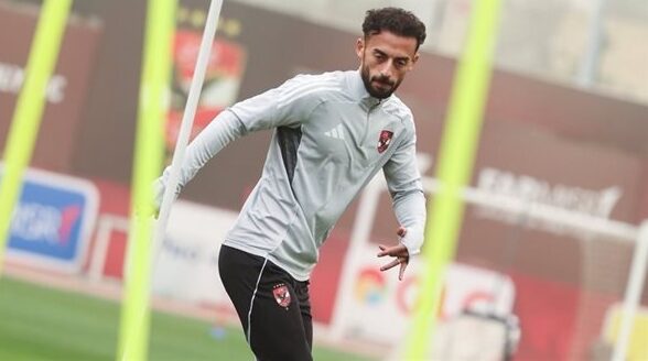 أحمد عبد القادر يجمع متعلقاته من الأهلي استعدادًا للرحيل