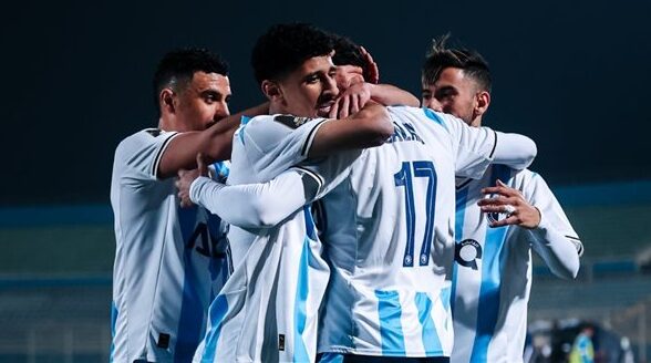 بيراميدز يتقدم على نهضة بركان بهدف زلاكة في شوط أول مثير