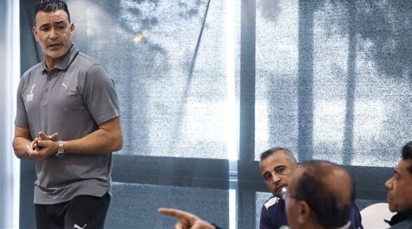 عصام الحضري يلقي محاضرة فنية لمدربي الرخصة أ الأفريقية