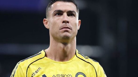 كريستيانو رونالدو يعلن رفضه ارتداء قميص نادي النصر