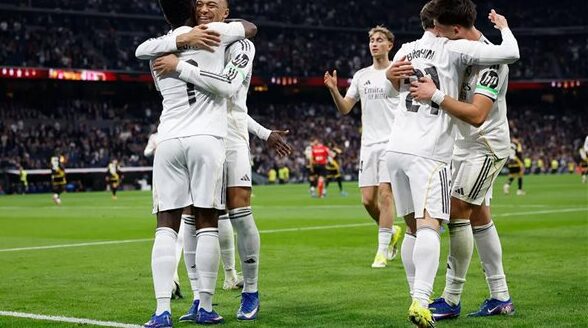 كيمبس يوجه رسالة حاسمة لموهبة ريال مدريد: إما الجرأة أو الرحيل