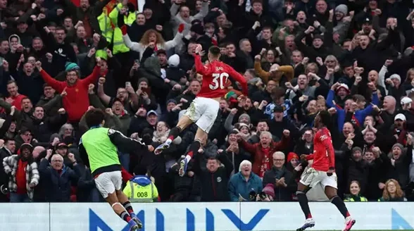 مانشستر يونايتد يحقق رقمًا قياسيًا جديدًا بعد فوزه على فولهام